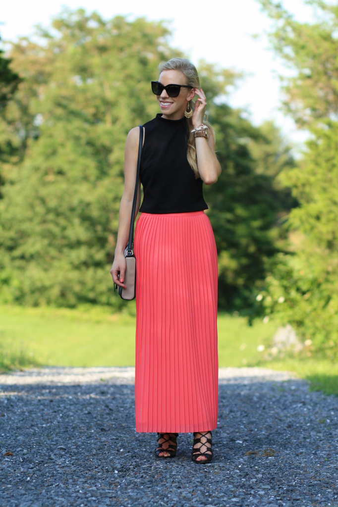 { Cropped Contrast: Sleeveless crop top, Pleated midi skirt & Lace-up ...