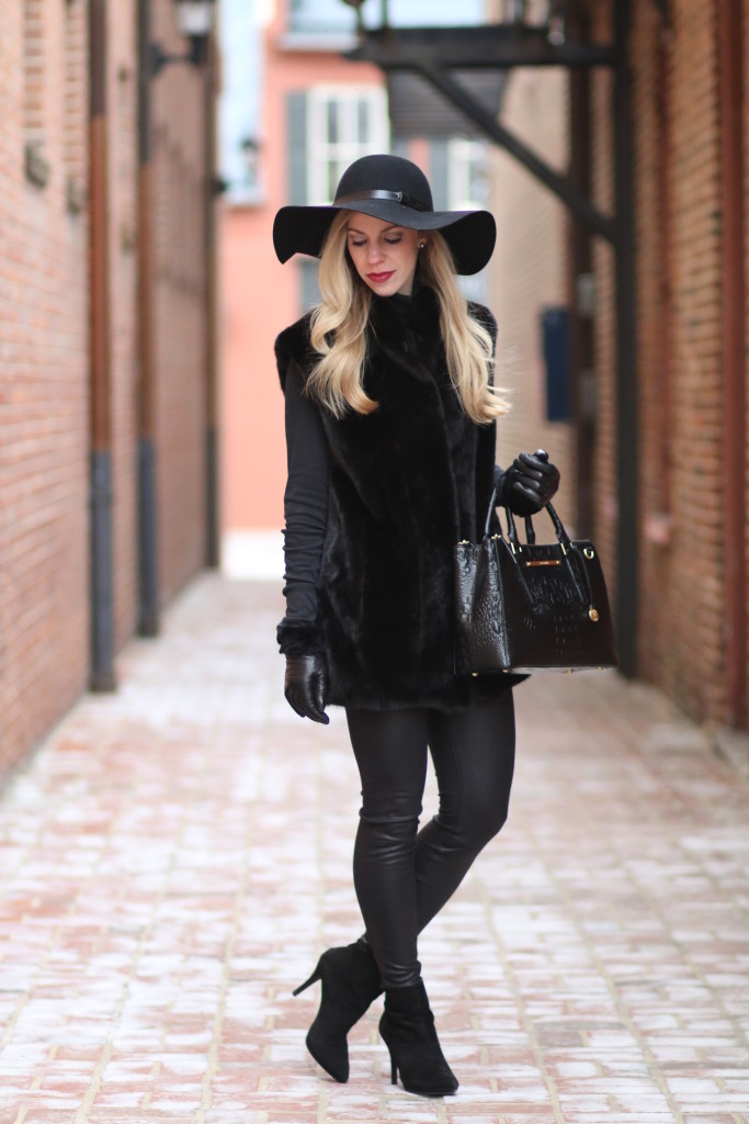 { Blackout: Vintage fur vest, Leather legging denim & Suede ankle boots