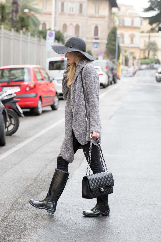 H&M boucle oversized cardigan with black Hunter boots, Chanel Jumbo black  caviar silver hardware, black Hunter boots outfit - Meagan's Moda