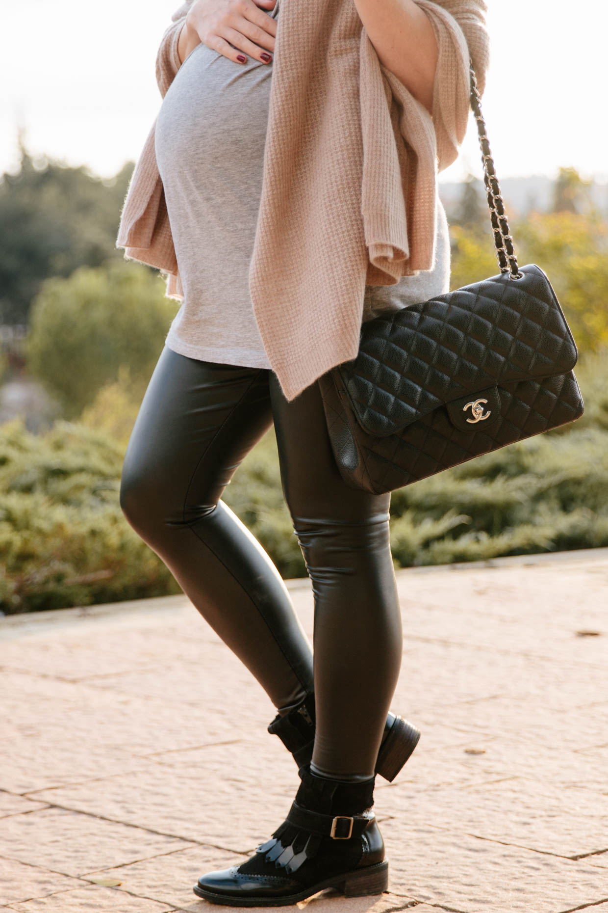 The best leather maternity leggings, maternity outfit for fall