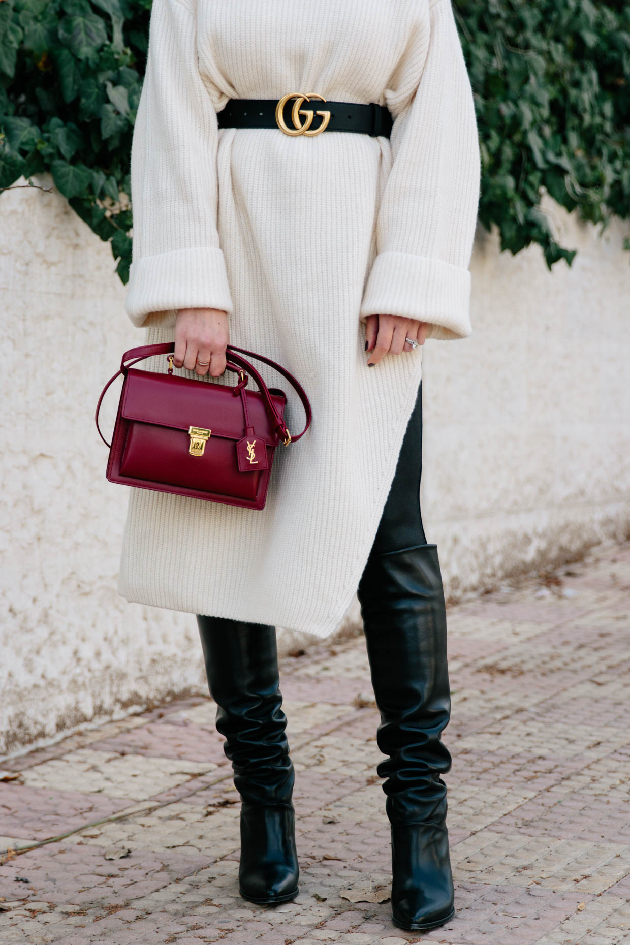 s Moda wears H&M oversized sweater dress with leather leggings and Stuart Weitzman Scrunchy leather knee high boots Meagan's Moda s Moda wears H&M oversized sweater dress with leather leggings and Stuart Weitzman Scrunchy leather knee high boots Meagan's Moda
