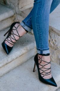 dybtgående vægt firkant Valentino Rockstud black lace up pumps - Meagan's Moda