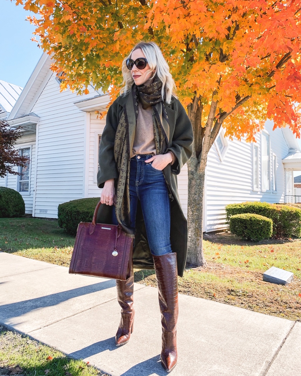 Meagan Brandon fashion blogger of Meagan's Moda shows how to style