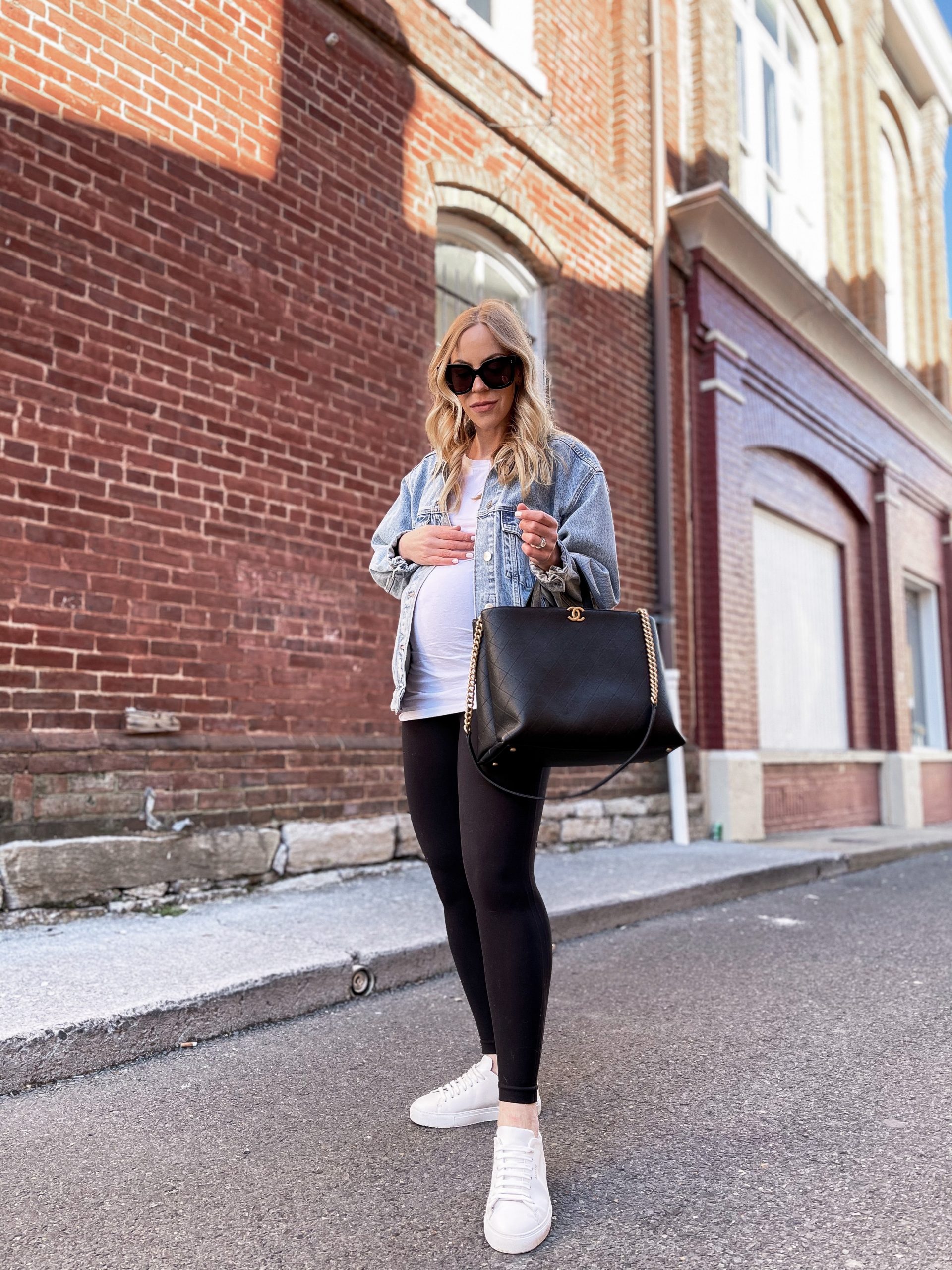 4 Different Looks Using The Same Maternity Tee, Leggings & Sneakers ...