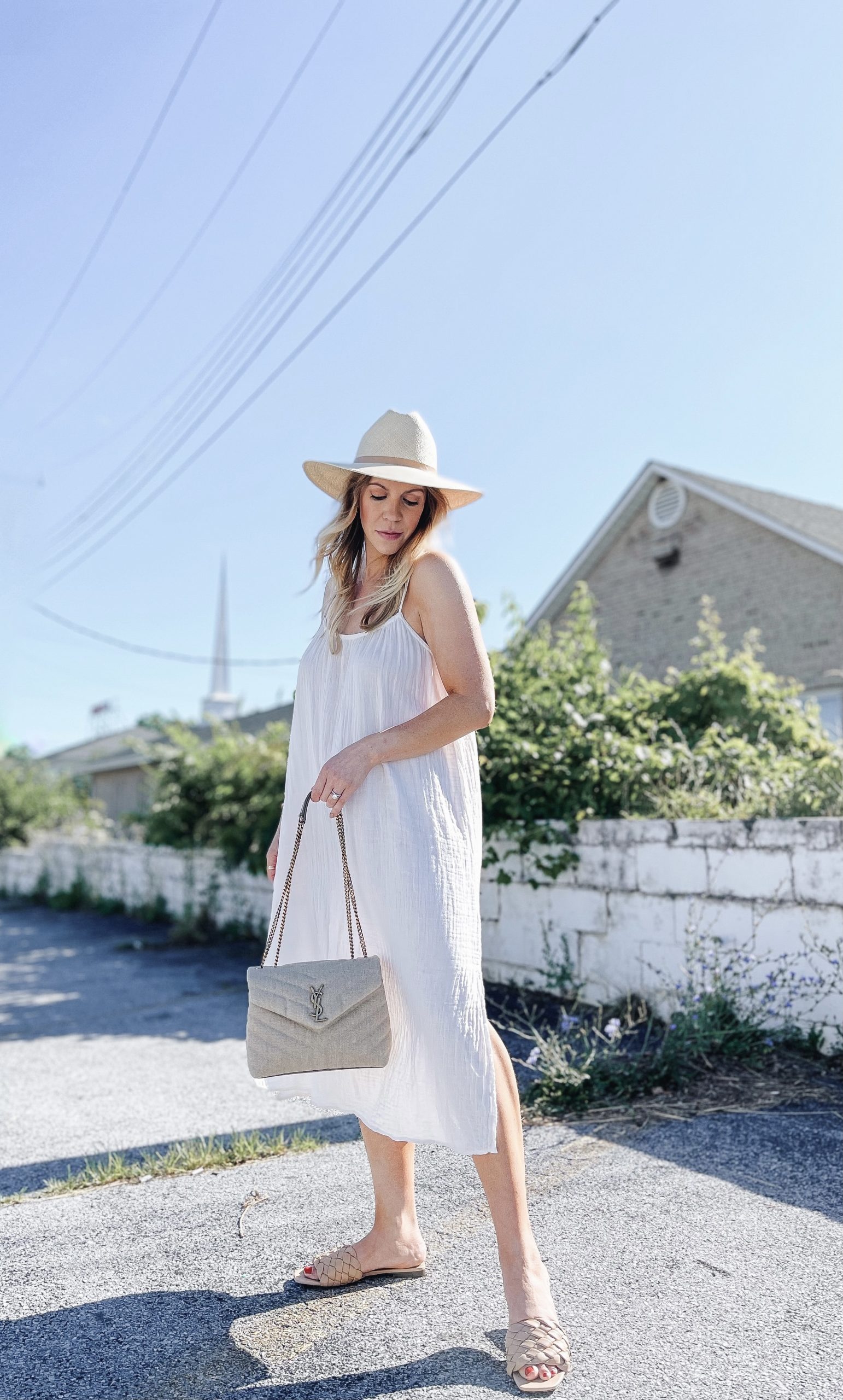 3 Postpartum-Friendly Clothing Styles to Wear During Summer